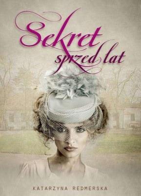 SEKRET SPRZED LAT. Autor: Katarzyna Redmerska. SmakLiter.pl Okładka książki SEKRET SPRZED LAT