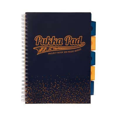 Kołozeszyt Pukka Pad A4 Project Book Blush granatowy, kratka. Wydawca: Pukka Pads. SmakLiter.pl Opakowanie Kołozeszyt Pukka Pad A4 Project Book Blush granatowy, kratka