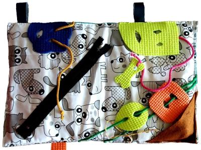 Okładka książki Książeczka sensoryczno-manipulacyjna. Radosne..