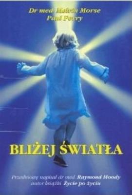 Bliżej światła. Autor: Melvin Morse, Paul Perry. SmakLiter.pl Okładka książki Bliżej światła