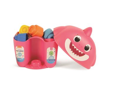 Clemmy Wiaderko Baby Shark z figurką. Wydawca: Clementoni. SmakLiter.pl Opakowanie Clemmy Wiaderko Baby Shark z figurką