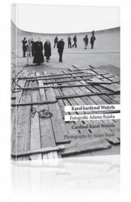 Okładka książki Karol kardynał Wojtyła. Fotografie Adama Bujaka