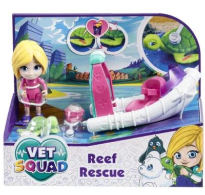 Opakowanie Super Vet Squad. Laleczka Emily z łodzią