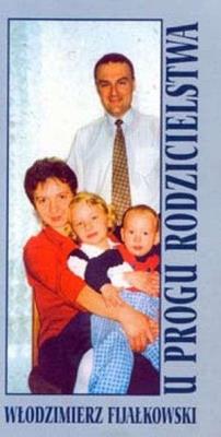 U progu rodzicielstwa. Autor: Fijałkowski Włodzimierz. SmakLiter.pl Okładka książki U progu rodzicielstwa