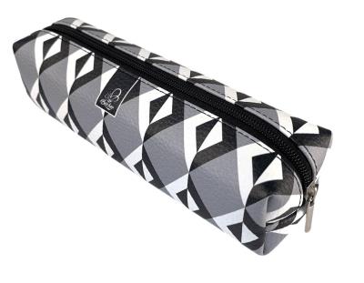 Piórnik prostokąt GT romby. Wydawca: Bee-bee. SmakLiter.pl Opakowanie Piórnik prostokąt GT romby