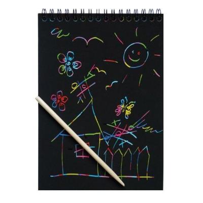 WYDRAPYWANKA TĘCZOWA A5, 8 ARKUSZY. Wydawca: incood.. SmakLiter.pl Opakowanie WYDRAPYWANKA TĘCZOWA A5, 8 ARKUSZY