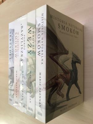 Okładka książki PAKIET Historia naturalna smoków/Zwrotnik/Podróż/W labiryncie/W sanktuarium