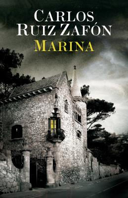 Marina. Autor: Carlos Ruiz Zafon, Katarzyna Okrasko, Carlos Marrodan Casas. SmakLiter.pl Okładka książki Marina
