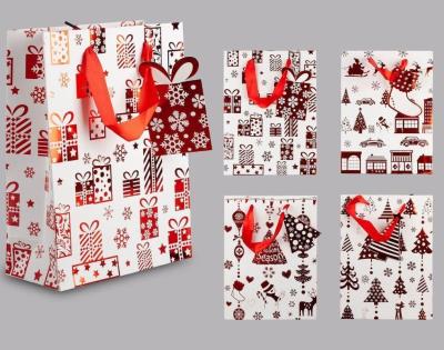 Torba prezentowa świąteczna 23,5x17,5x8 mix. Wydawca: OneDollar. SmakLiter.pl Opakowanie Torba prezentowa świąteczna 23,5x17,5x8 mix