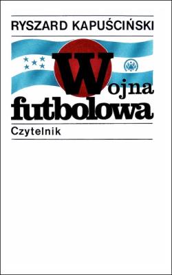 Wojna futbolowa w.2021. Autor: Ryszard Kapuściński. SmakLiter.pl Okładka książki Wojna futbolowa w.2021