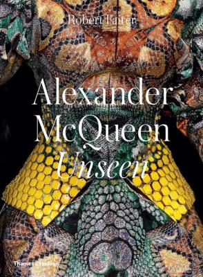 Alexander McQueen: Unseen. Autor: Fairer Robert. SmakLiter.pl Okładka książki Alexander McQueen: Unseen