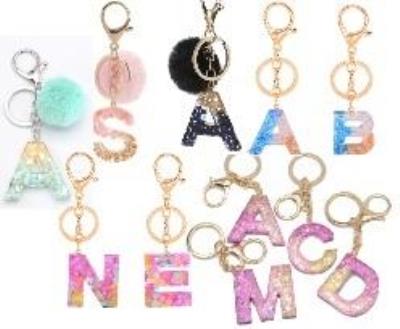 Opakowanie Brelok literka M MIX