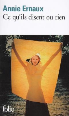 Ce qu ils disent ou rien. Autor: Annie Ernaux. SmakLiter.pl Okładka książki Ce qu ils disent ou rien