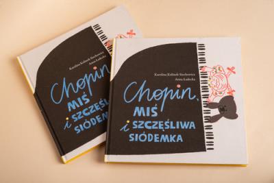 Chopin, miś i szczęśliwa siódemka. Autor: Kolinek-Siechowicz Karolina. SmakLiter.pl Okładka książki Chopin, miś i szczęśliwa siódemka