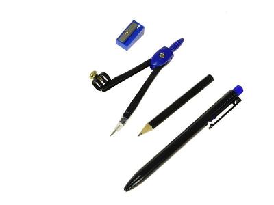 Opakowanie Cyrkiel, ołówek, długopis, temperówka w etui MIX