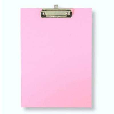 Deska A4 z klipem premium łososiowa. Wydawca: PENWORD. SmakLiter.pl Opakowanie Deska A4 z klipem premium łososiowa