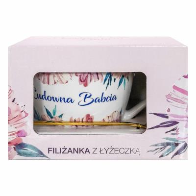Opakowanie Dzień Babci. Filiżanka z łyżeczką