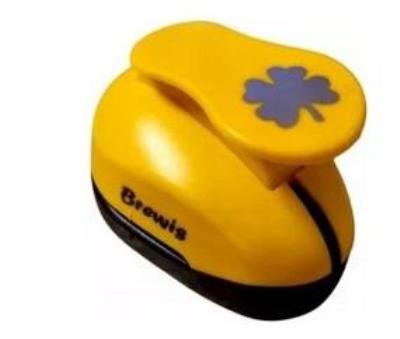 Dziurkacz ozdobny - Koniczyna 3,8cm MIX. Wydawca: Brewis. SmakLiter.pl Opakowanie Dziurkacz ozdobny - Koniczyna 3,8cm MIX