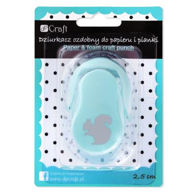 Dziurkacz ozdobny Wiewiórka do papieru i pianki 2,5cm. Wydawca: DP CRAFT. SmakLiter.pl Opakowanie Dziurkacz ozdobny Wiewiórka do papieru i pianki 2,5cm