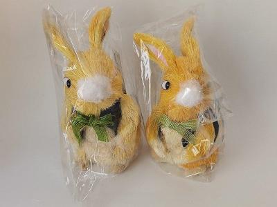 Figurka zająca 21cm. Wydawca: ADAR. SmakLiter.pl Opakowanie Figurka zająca 21cm