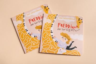 Frycek i żyrafa (wersja angielska). Autor: Pietrzykowska Aga. SmakLiter.pl Okładka książki Frycek i żyrafa (wersja angielska)