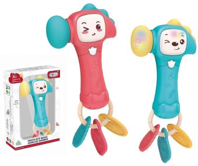 Opakowanie Gryzak młotek na baterie światło i dźwięk MIX