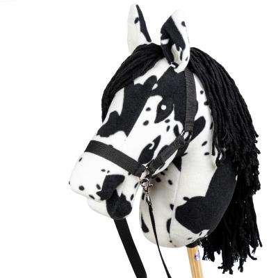 Opakowanie Hobby Horse Skippi. Koń na kiju karo-srokaty
