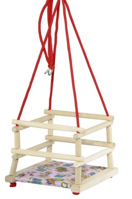 Huśtawka drewniana z poduszką. Wydawca: Bączek. SmakLiter.pl Opakowanie Huśtawka drewniana z poduszką