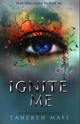 Ignite Me. Autor: Tahereh Mafi. SmakLiter.pl Okładka książki Ignite Me