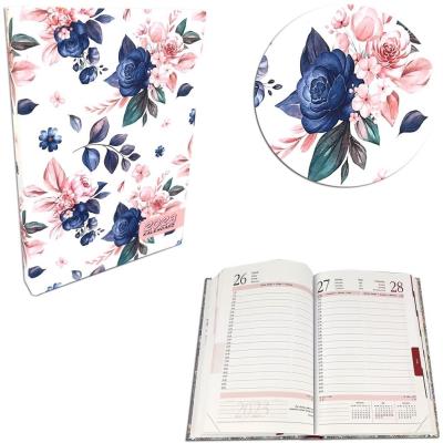 Kalendarz 2023 A5 dzienny soft touch Róże blue. Wydawca: EV-Corp. SmakLiter.pl Opakowanie Kalendarz 2023 A5 dzienny soft touch Róże blue