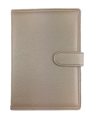 Opakowanie Kalendarz 2023 A5 tygodniowy z zapięciem ekoskóra perłowy