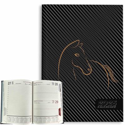Opakowanie Kalendarz 2025 A5 dzienny Koń czarny w pasy