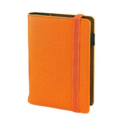 Kalendarz 2025 A5 tygodniowy na gumkę pomarańczowy KT41B-25. Wydawca: I-DROPS. SmakLiter.pl Opakowanie Kalendarz 2025 A5 tygodniowy na gumkę pomarańczowy KT41B-25