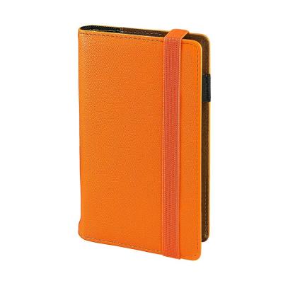 Kalendarz 2025 B6 dzienny z gumką pomarańczowy KD41B-40. Wydawca: I-DROPS. SmakLiter.pl Opakowanie Kalendarz 2025 B6 dzienny z gumką pomarańczowy KD41B-40