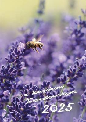Kalendarz 2025 z ks. Twardowskim - pszczoła. Autor: ks.Jan Twardowski. SmakLiter.pl Okładka książki Kalendarz 2025 z ks. Twardowskim - pszczoła