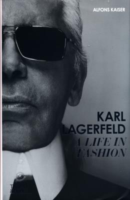 Karl Lagerfeld. Autor: Kaiser Alfons. SmakLiter.pl Okładka książki Karl Lagerfeld