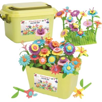 Opakowanie Klocki konstrukcyjne kwiatki w kuferku 135el