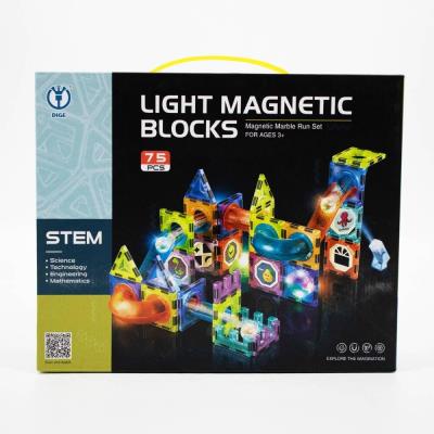 Opakowanie Klocki magnetyczny zjeżdżalnia ze światłem 75el