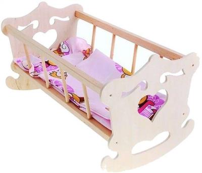 Kołyska drewniana z motywem serca. Wydawca: MALIMAS. SmakLiter.pl Opakowanie Kołyska drewniana z motywem serca