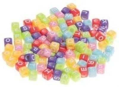 Koraliki akrylowe alfabet 6x6mm 20g. Wydawca: Brewis. SmakLiter.pl Opakowanie Koraliki akrylowe alfabet 6x6mm 20g