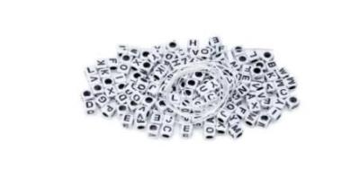 Opakowanie Koraliki literki biała kostka 20g + sznurek 1m