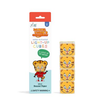 Opakowanie Kostki sensoryczne świecące w wodzie Daniel Tygrysek