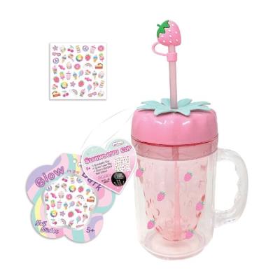 Opakowanie Kubek ze słomką i naklejkami truskawka