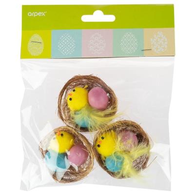 Opakowanie Kurczak w gniazdku z kolorowymi jajkami 3szt