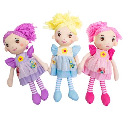 Lalka przytulanka 36cm. Wydawca: Askato. SmakLiter.pl Opakowanie Lalka przytulanka 36cm