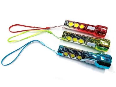 Latarka z zaweszką MIX. Wydawca: ADAR. SmakLiter.pl Opakowanie Latarka z zaweszką MIX