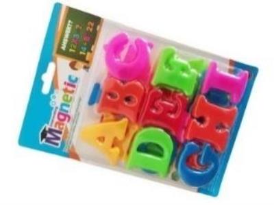 Literki magnetyczne. Wydawca: Radius. SmakLiter.pl Opakowanie Literki magnetyczne