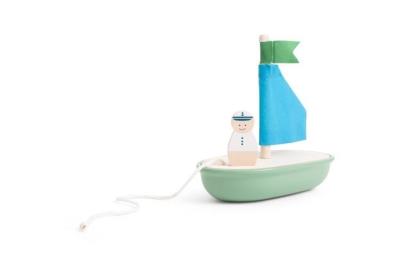 Łódka z kapitanem drewniana. Wydawca: BS Toys. SmakLiter.pl Opakowanie Łódka z kapitanem drewniana