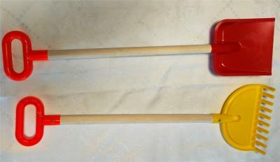 Łopatka + grabki 66cm. Wydawca: MALIMAS. SmakLiter.pl Opakowanie Łopatka + grabki 66cm