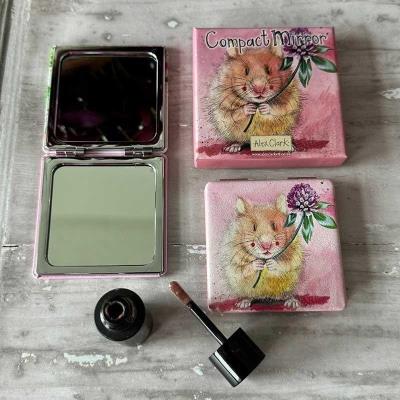 Lusterko w pudełku Chomik Herbert. Wydawca: Alex Clark. SmakLiter.pl Opakowanie Lusterko w pudełku Chomik Herbert